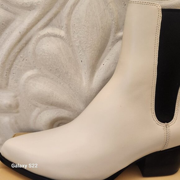 Michael Kors "Kinlee" Leather Booties. NIB. Size 8.5 - Picture 3 of 11